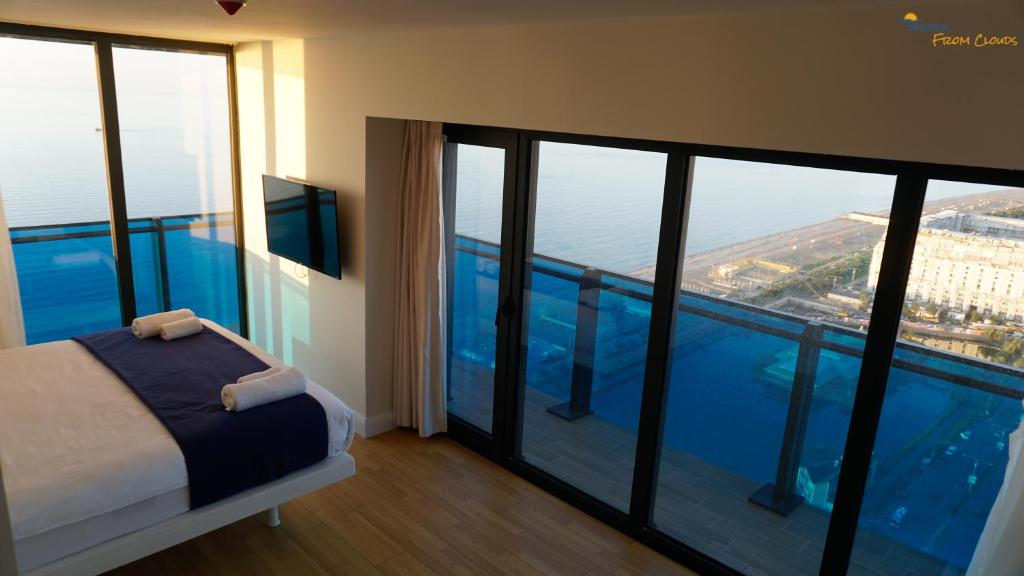 Sea View From The Clouds room 4